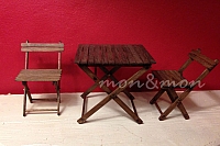 Mesa y sillas plegables